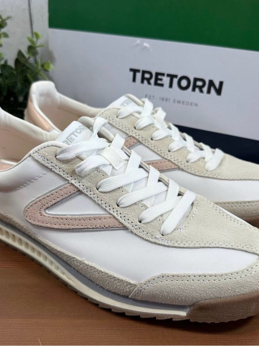 Tretorn Men’s White and Beige Trainer with Blush Accents